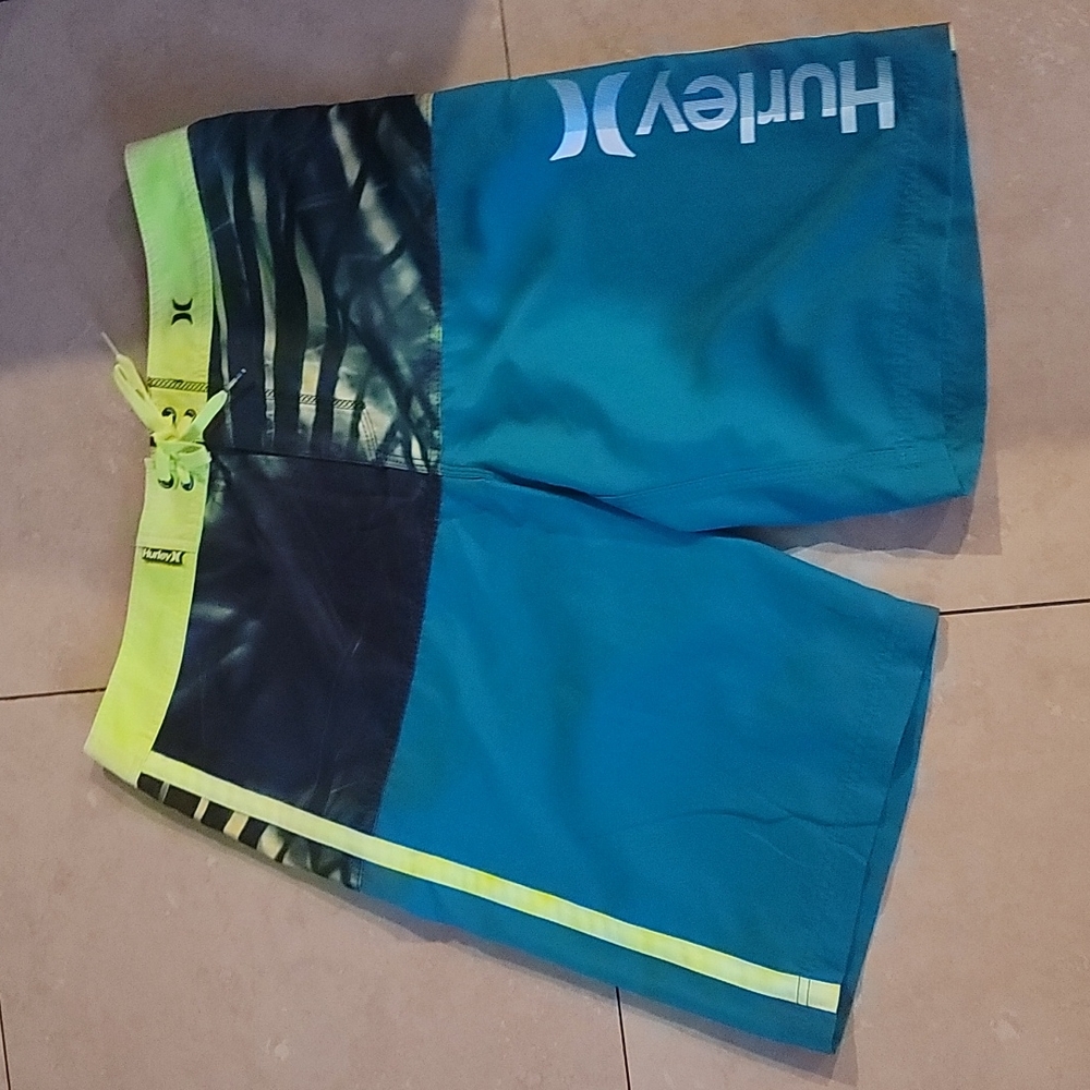 Hurley Men Board Shorts (New With Out Tag)